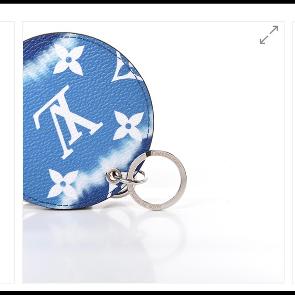 /traded/💯 LOUIS VUITTON
Monogram Escale Bag Charm Key Holder Blue Ombré Disc - Picture 7 of 14